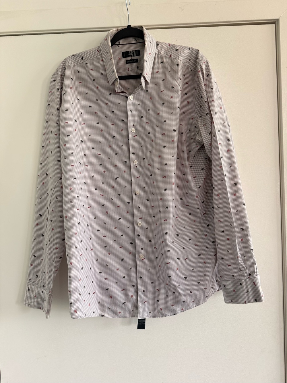 Slim-Fit White Micro-Print Button-Down Shirt with Red Accent